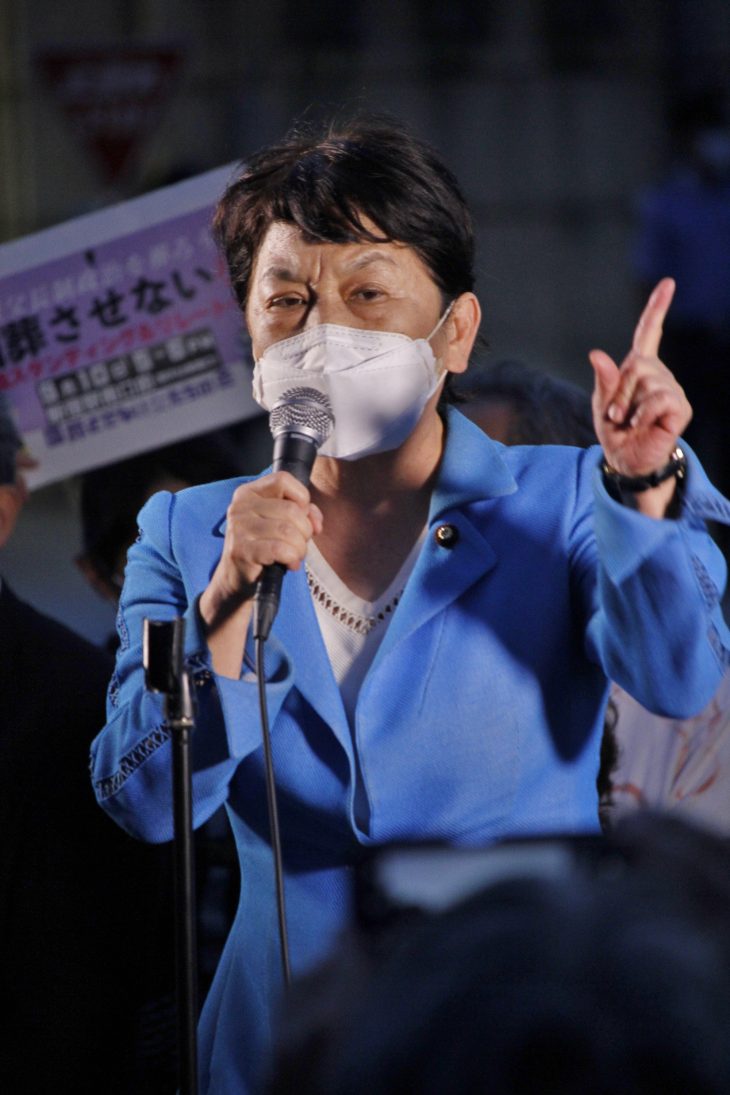 福島党首が力を込めて「国葬」の中止を訴える。