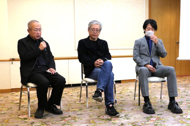 （左から）有田芳生さん、青木理さん、鈴木エイトさんによる鼎談が昨年の裁判結審の日に行なわれた。