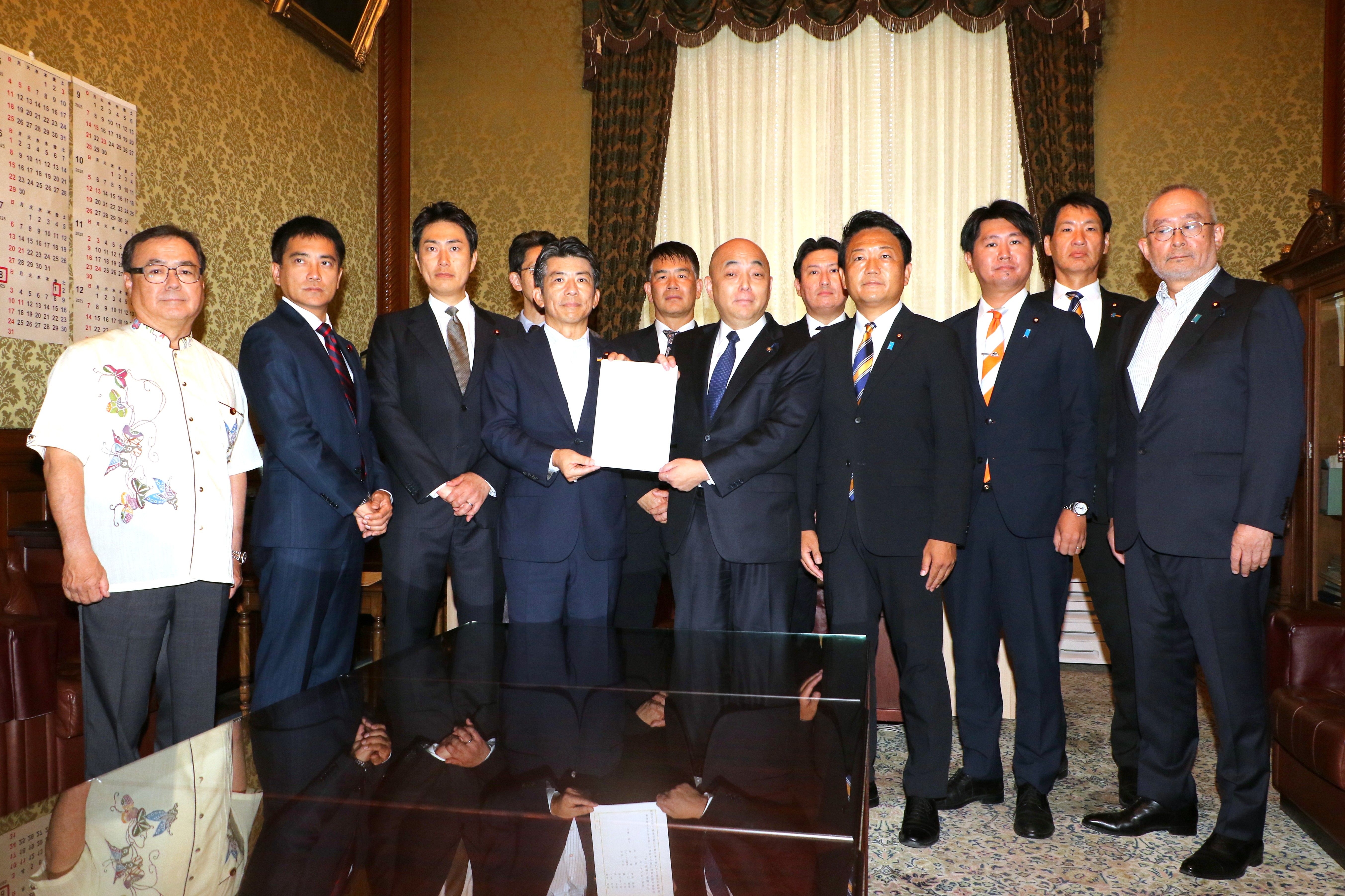 ガソリン税暫定税率廃止法案を社民党など野党7党が共同提出 - 社民党